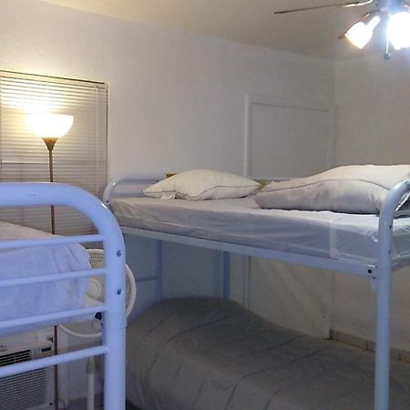 Downtown Hollywood Beach Students' Dormホステル エクステリア 写真