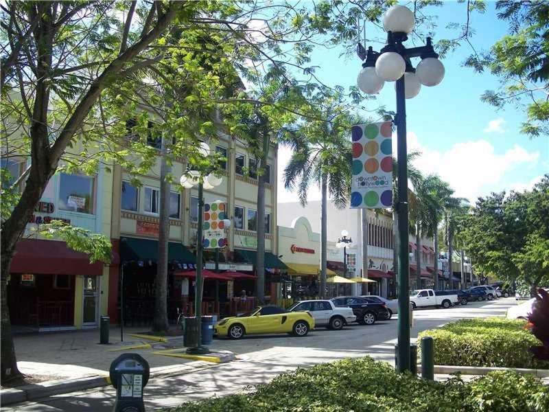 Downtown Hollywood Beach Students' Dormホステル エクステリア 写真